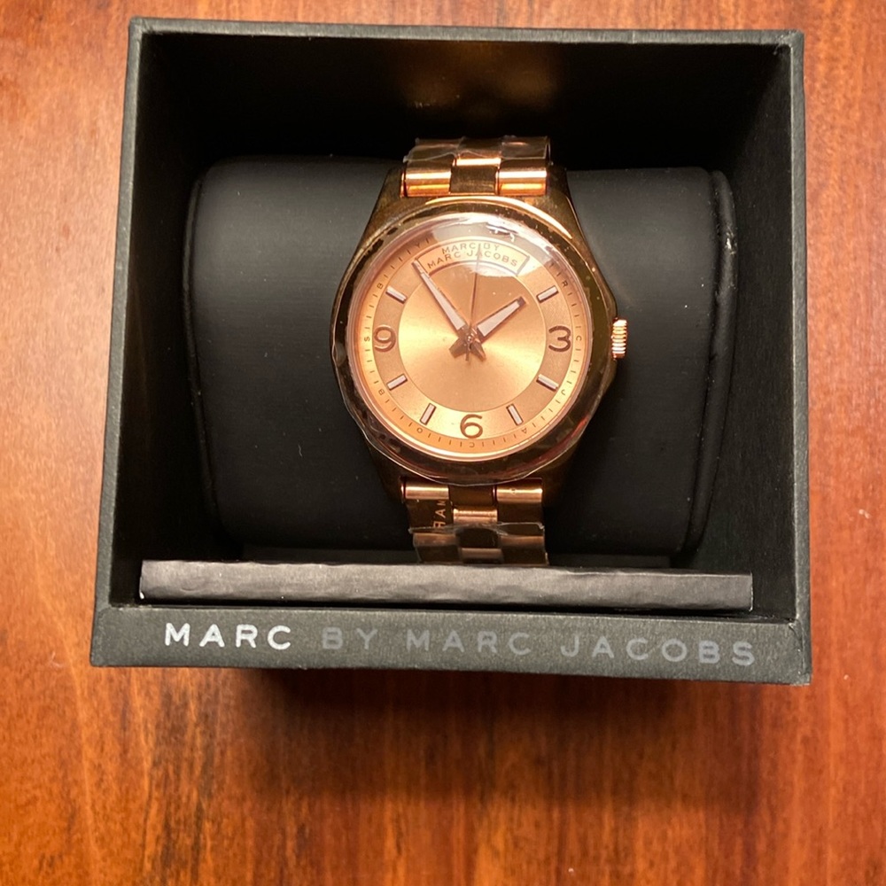 Similar just seen in ELLE Magazine NWT IN BOX Marc by Marc Jacobs unisex watch